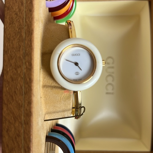 GUCCI Women’s Gold Bangle Watch with Interchangeable Bezels Original Box - Picture 6 of 10